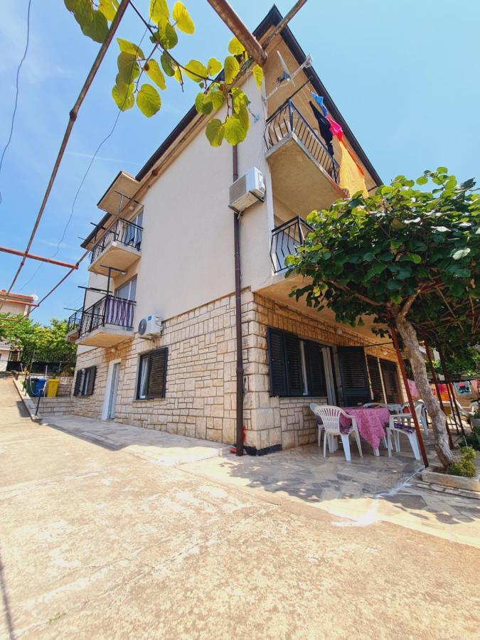Apartments Viktorija Pula Exterior foto